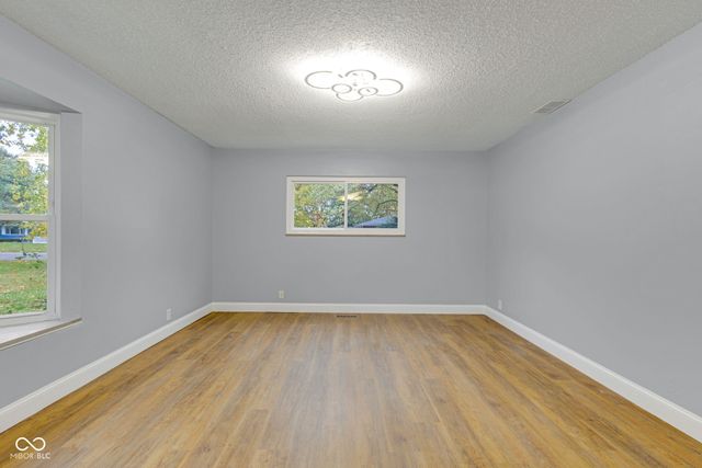 2001 W Woodmont Drive, Muncie, IN 47304