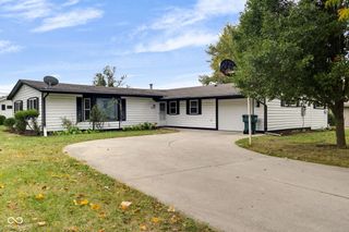 2001 W Woodmont Drive, Muncie, IN 47304