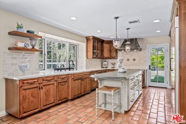 23731 Park Madrid, Calabasas, CA 91302