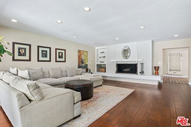 23731 Park Madrid, Calabasas, CA 91302