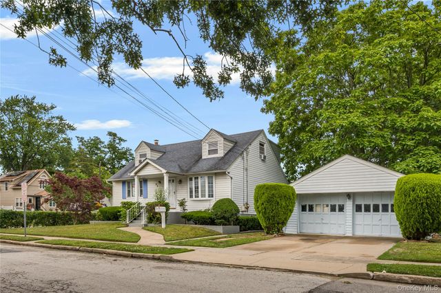 33 N Montgomery Street, Valley Stream, NY 11580