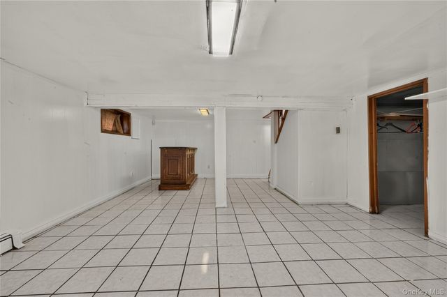 33 N Montgomery Street, Valley Stream, NY 11580