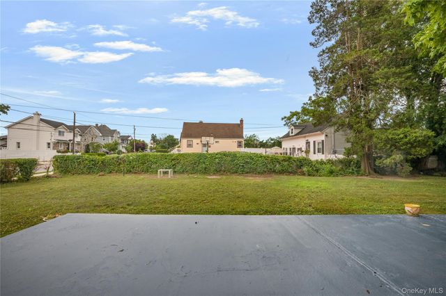 33 N Montgomery Street, Valley Stream, NY 11580