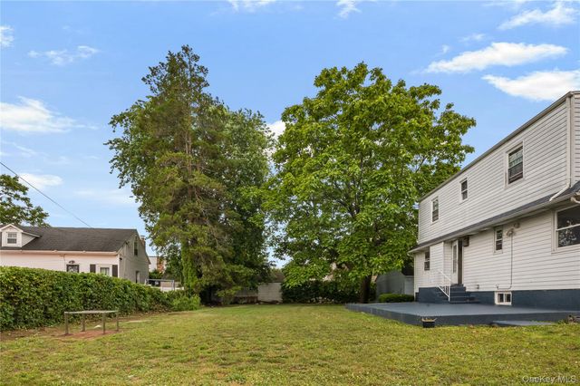 33 N Montgomery Street, Valley Stream, NY 11580