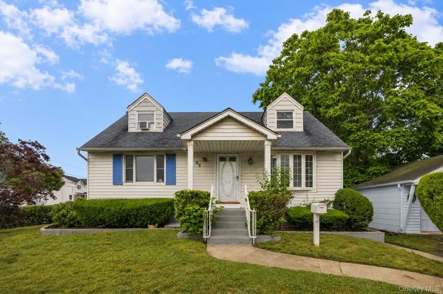 33 N Montgomery Street, Valley Stream, NY 11580