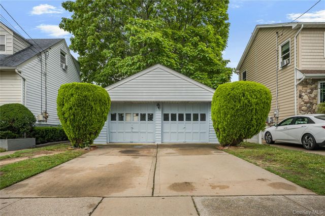 33 N Montgomery Street, Valley Stream, NY 11580