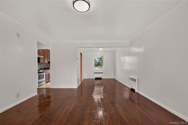 33 N Montgomery Street, Valley Stream, NY 11580