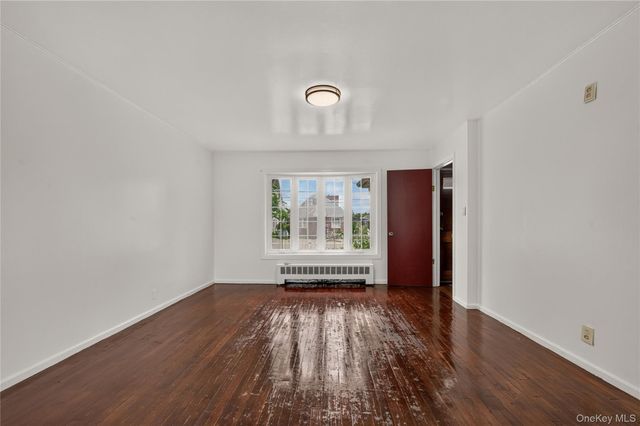 33 N Montgomery Street, Valley Stream, NY 11580