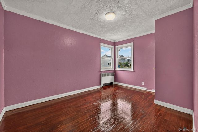 33 N Montgomery Street, Valley Stream, NY 11580