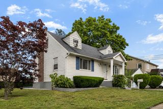 33 N Montgomery Street, Valley Stream, NY 11580