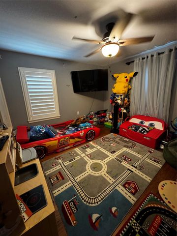 854 T C Jester Boulevard, Houston, TX 77008