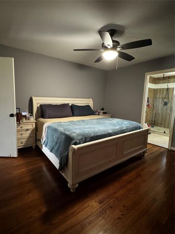 854 T C Jester Boulevard, Houston, TX 77008