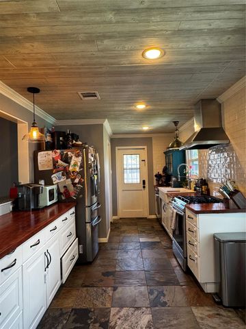 854 T C Jester Boulevard, Houston, TX 77008