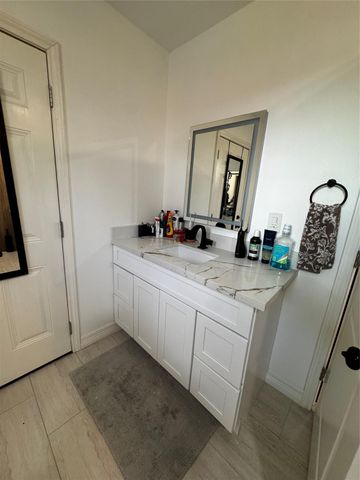 854 T C Jester Boulevard, Houston, TX 77008