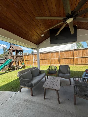 854 T C Jester Boulevard, Houston, TX 77008