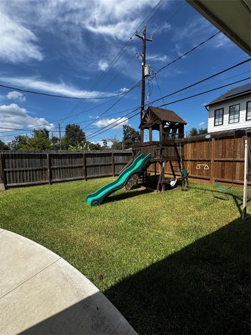 854 T C Jester Boulevard, Houston, TX 77008