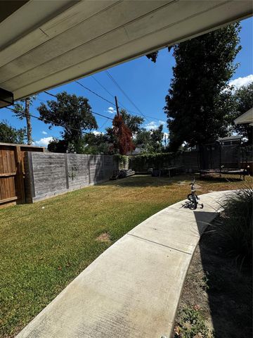 854 T C Jester Boulevard, Houston, TX 77008