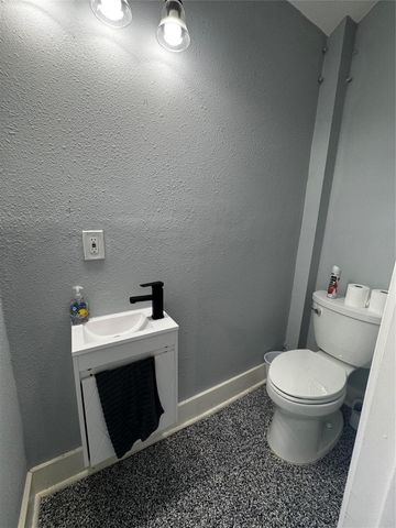 854 T C Jester Boulevard, Houston, TX 77008