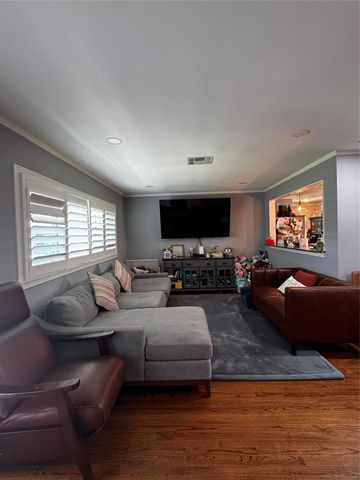 854 T C Jester Boulevard, Houston, TX 77008