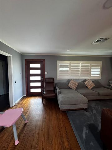 854 T C Jester Boulevard, Houston, TX 77008