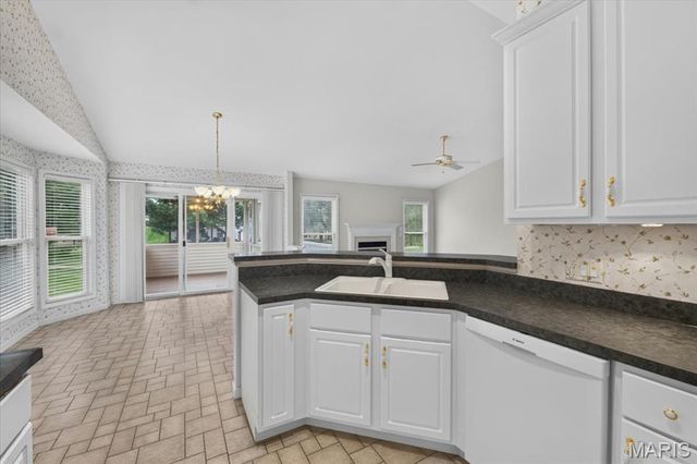 51 Huntgate Drive 9A, St Peters, MO 63376