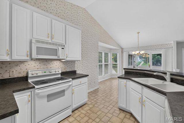 51 Huntgate Drive 9A, St Peters, MO 63376