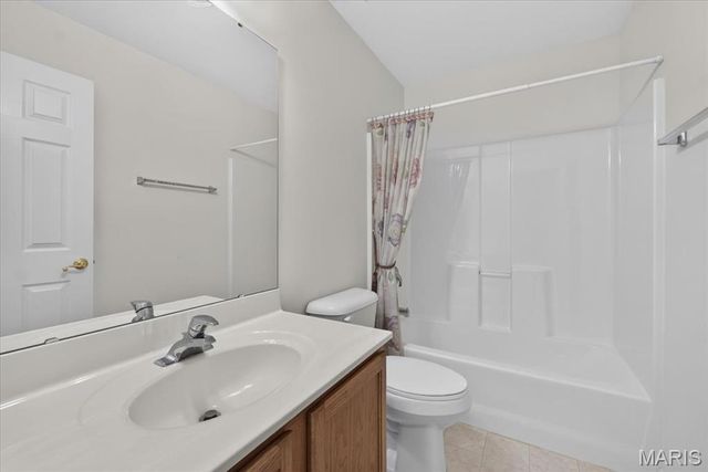 51 Huntgate Drive 9A, St Peters, MO 63376