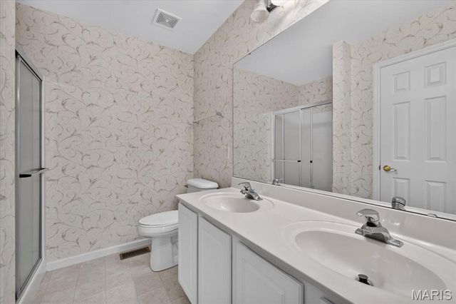 51 Huntgate Drive 9A, St Peters, MO 63376