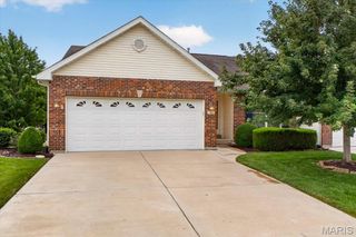 51 Huntgate Drive 9A, St Peters, MO 63376