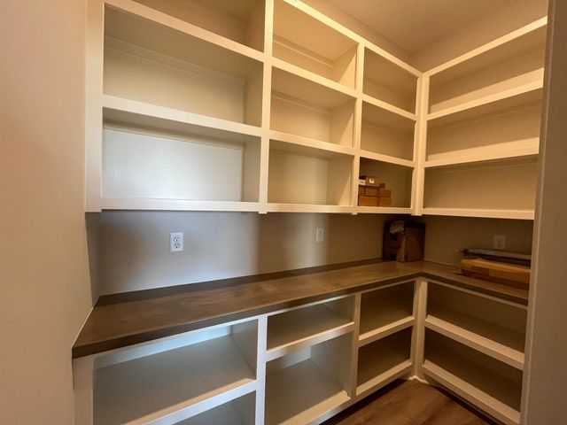 2591 N Doris Ct, Wichita, KS 67205