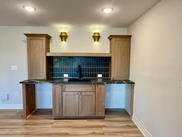 2591 N Doris Ct, Wichita, KS 67205