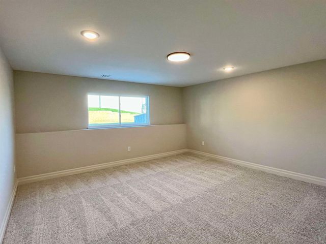 2591 N Doris Ct, Wichita, KS 67205