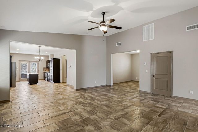 465 PRIME DESERT Drive, El Paso, TX 79932