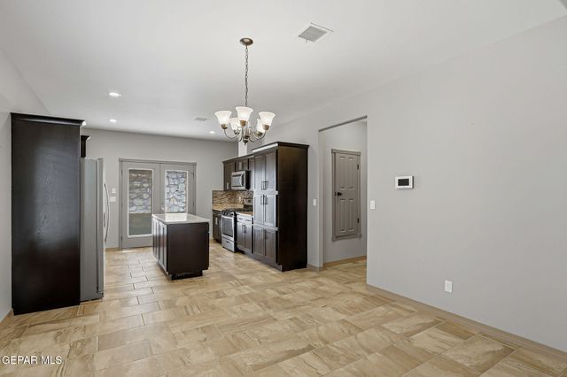 465 PRIME DESERT Drive, El Paso, TX 79932