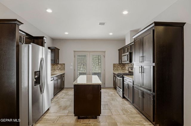 465 PRIME DESERT Drive, El Paso, TX 79932