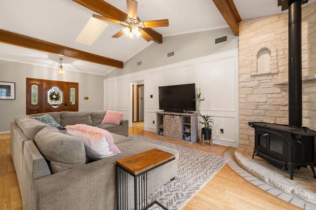 136 Valley View RD, Georgetown, TX 78633