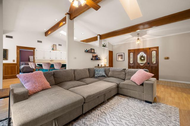 136 Valley View RD, Georgetown, TX 78633