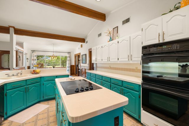136 Valley View RD, Georgetown, TX 78633