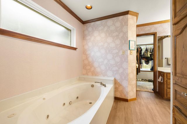 136 Valley View RD, Georgetown, TX 78633