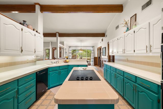 136 Valley View RD, Georgetown, TX 78633