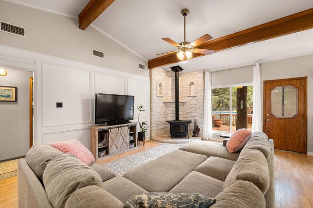136 Valley View RD, Georgetown, TX 78633