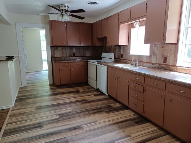 8335 Horseshoe Drive, Kemp, TX 75143