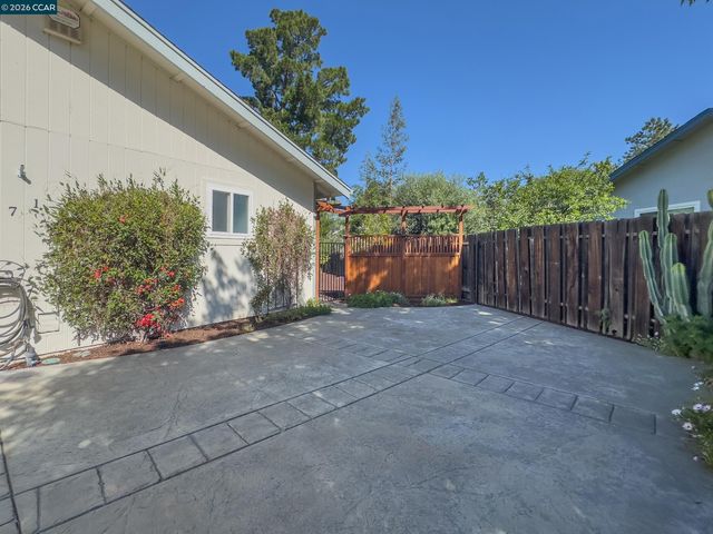 1671 Dugan Ct, Concord, CA 94521