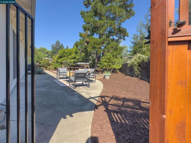 1671 Dugan Ct, Concord, CA 94521