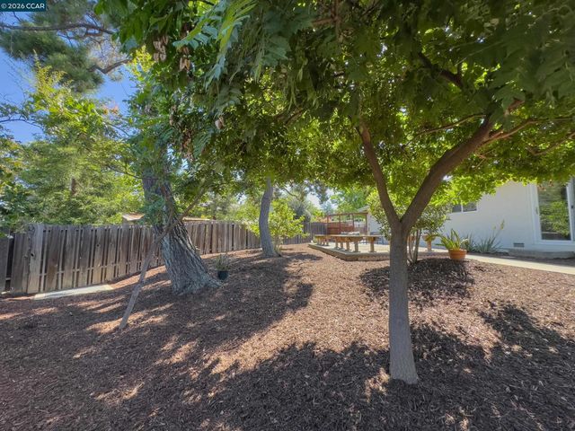 1671 Dugan Ct, Concord, CA 94521