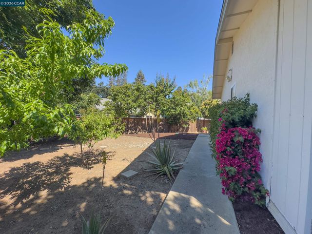 1671 Dugan Ct, Concord, CA 94521