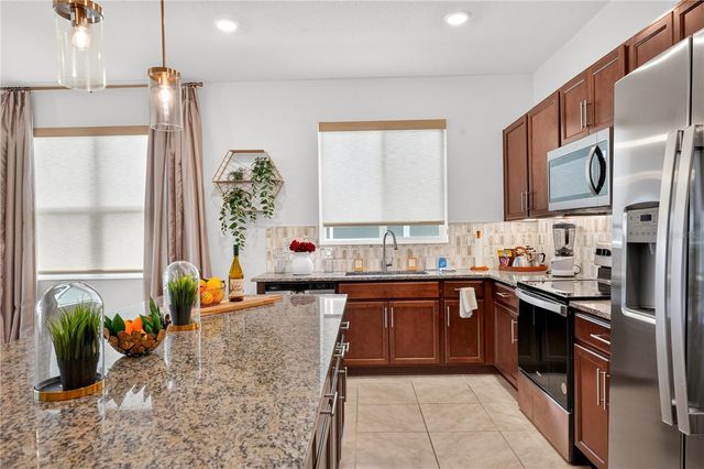 415 OVERPOOL AVENUE, Davenport, FL 33896