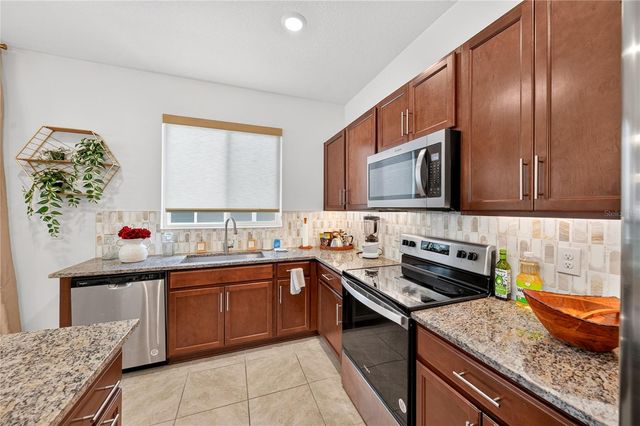 415 OVERPOOL AVENUE, Davenport, FL 33896