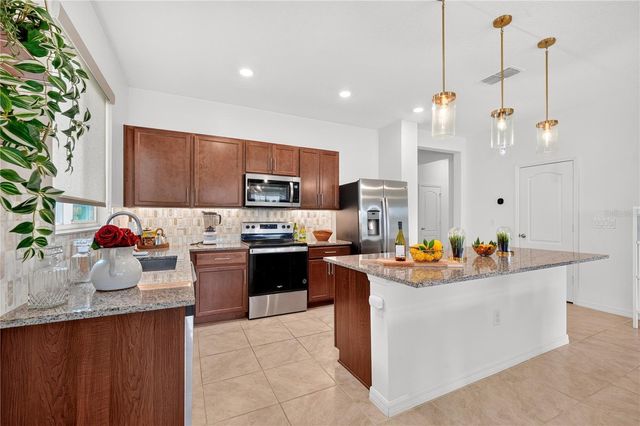 415 OVERPOOL AVENUE, Davenport, FL 33896