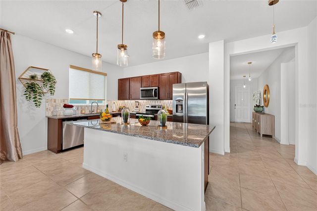 415 OVERPOOL AVENUE, Davenport, FL 33896